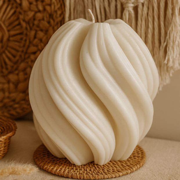 Paraffin round wavy candle